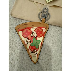 Louis Vuitton Pizza Charm M02189